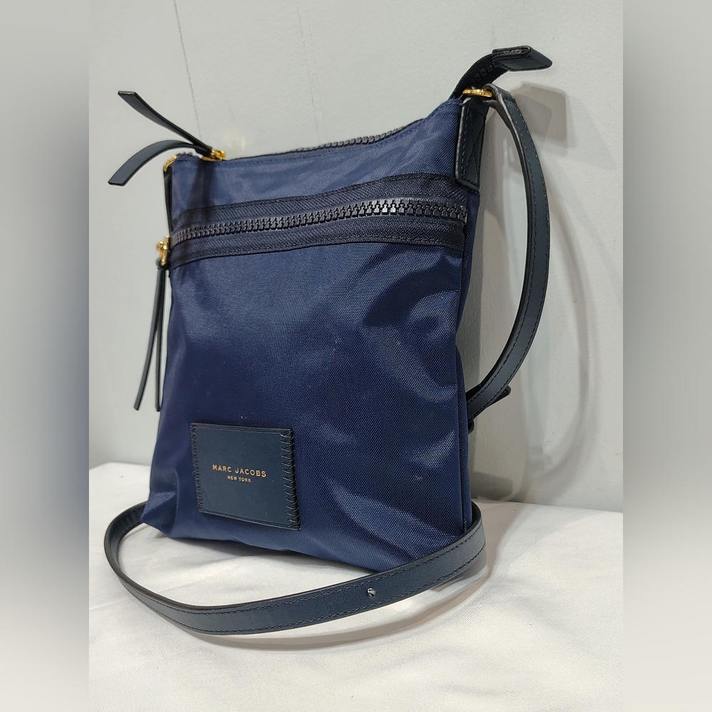 Marc Jacobs Navy Nylon Crossbody Bag Minimalist Lightweight Travel - Picture 4 of 15